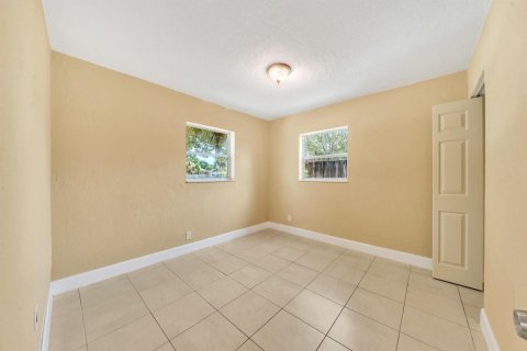 House in Pompano Beach, Florida 4 bedrooms, 102.56 sq.m. № 2081938 - photo 27