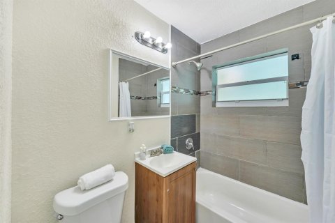 House in Pompano Beach, Florida 4 bedrooms, 102.56 sq.m. № 2081938 - photo 18