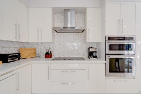 Купить виллу или дом в Майами, Флорида 3 спальни, 225.47м2, № 2079808 - фото 9