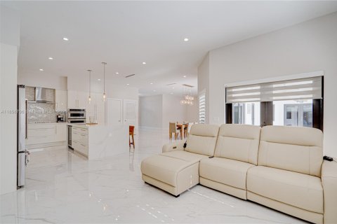 Купить виллу или дом в Майами, Флорида 3 спальни, 225.47м2, № 2079808 - фото 12