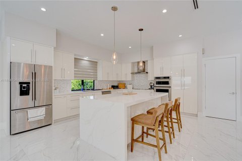 Купить виллу или дом в Майами, Флорида 3 спальни, 225.47м2, № 2079808 - фото 4