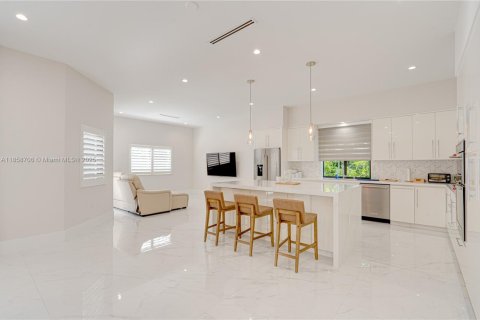 Купить виллу или дом в Майами, Флорида 3 спальни, 225.47м2, № 2079808 - фото 6