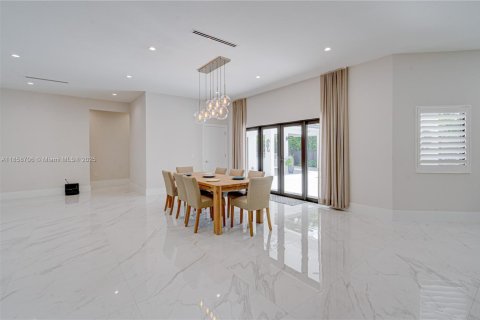 Купить виллу или дом в Майами, Флорида 3 спальни, 225.47м2, № 2079808 - фото 10