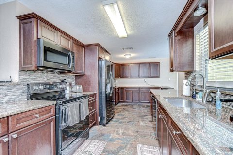 House in Lakeland, Florida 3 bedrooms, 144 sq.m. № 1910153 - photo 12