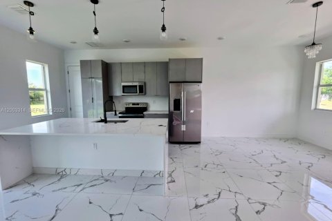 House in Lehigh Acres, Florida 3 bedrooms № 2066763 - photo 3