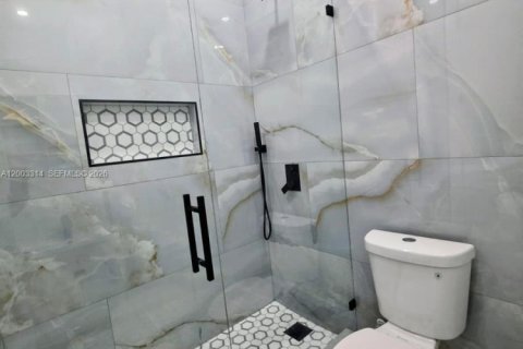 House in Lehigh Acres, Florida 3 bedrooms № 2066763 - photo 4