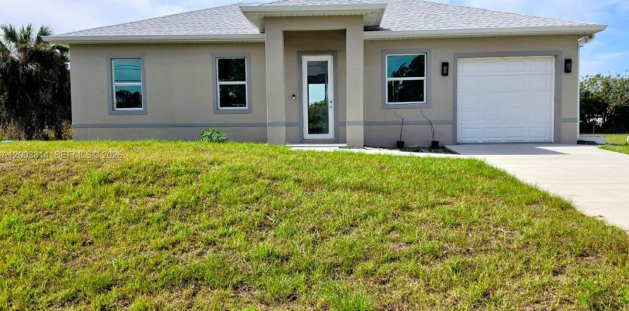 House in Lehigh Acres, Florida 3 bedrooms № 2066763
