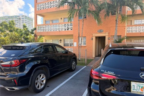 Copropriété à louer à North Miami, Floride: 2 chambres, 136.01 m2 № 2431290 - photo 3