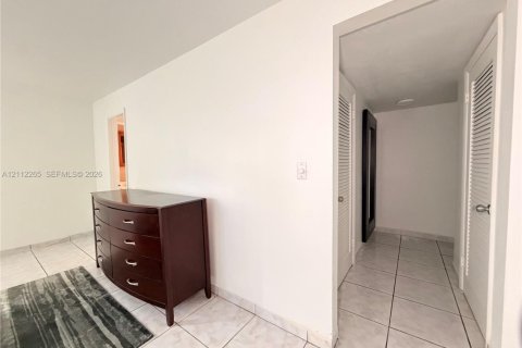 Copropriété à louer à North Miami, Floride: 2 chambres, 136.01 m2 № 2431290 - photo 15