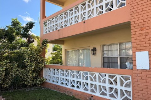 Copropriété à louer à North Miami, Floride: 2 chambres, 136.01 m2 № 2431290 - photo 2