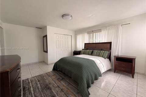 Copropriété à louer à North Miami, Floride: 2 chambres, 136.01 m2 № 2431290 - photo 16