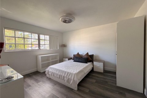 Copropriété à louer à North Miami, Floride: 2 chambres, 136.01 m2 № 2431290 - photo 11