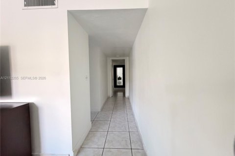 Copropriété à louer à North Miami, Floride: 2 chambres, 136.01 m2 № 2431290 - photo 7
