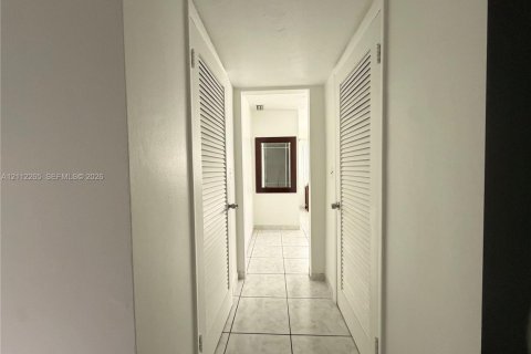 Copropriété à louer à North Miami, Floride: 2 chambres, 136.01 m2 № 2431290 - photo 13