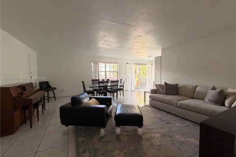 Copropriété à louer à North Miami, Floride: 2 chambres, 136.01 m2 № 2431290 - photo 9