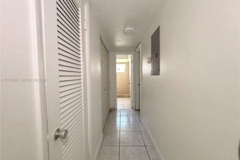 Copropriété à louer à North Miami, Floride: 2 chambres, 136.01 m2 № 2431290 - photo 10