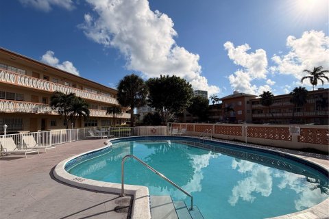 Condo à North Miami, Floride, 2 chambres № 2431290