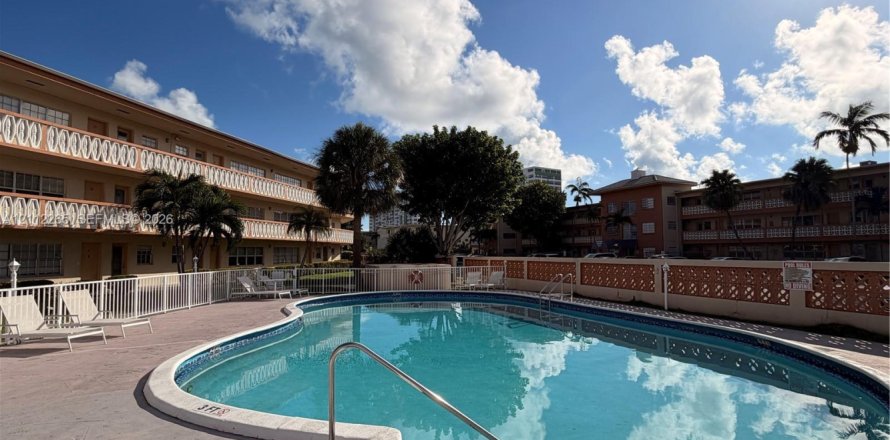 Condo à North Miami, Floride, 2 chambres № 2431290