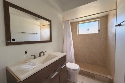 Copropriété à louer à North Miami, Floride: 2 chambres, 136.01 m2 № 2431290 - photo 12