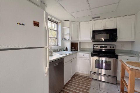 Copropriété à louer à North Miami, Floride: 2 chambres, 136.01 m2 № 2431290 - photo 4
