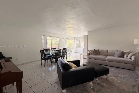 Copropriété à louer à North Miami, Floride: 2 chambres, 136.01 m2 № 2431290 - photo 8