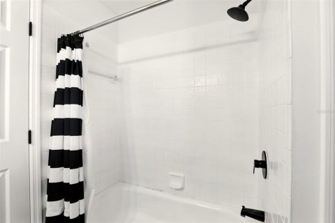 House in Malabar, Florida 3 bedrooms, 176.42 sq.m. № 1827309 - photo 26