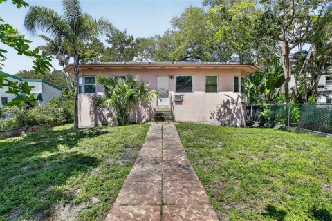 Propiedad comercial en venta en Fort Lauderdale, Florida № 2090424 - foto 13