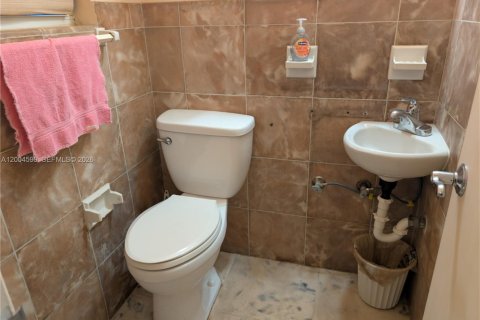 Propiedad comercial en venta en Fort Lauderdale, Florida № 2090424 - foto 28