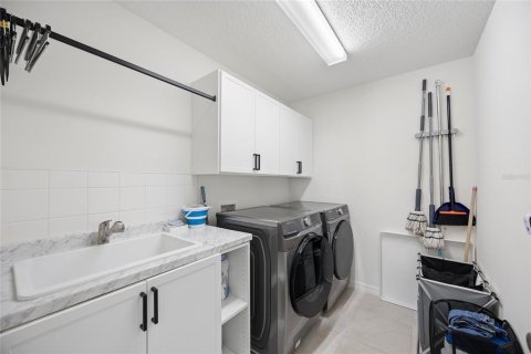 Villa ou maison à vendre à Davenport, Floride: 5 chambres, 238.39 m2 № 2416819 - photo 16