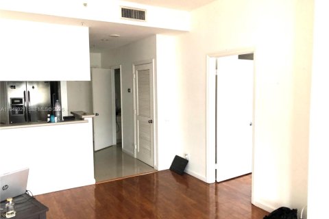 Condo in Miami, Florida, 1 bedroom  № 2003415 - photo 9