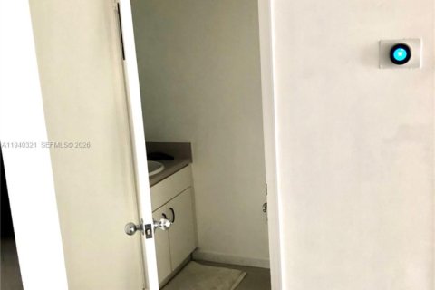 Condo in Miami, Florida, 1 bedroom  № 2003415 - photo 11