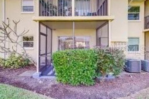 Condo in Largo, Florida, 2 bedrooms  № 2150106 - photo 2