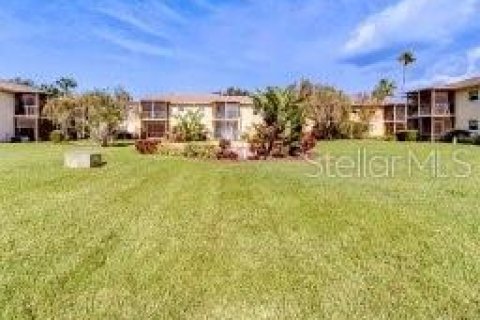 Condo in Largo, Florida, 2 bedrooms  № 2150106