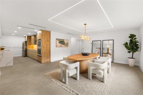 House in Miami, Florida 3 bedrooms, 196.21 sq.m. № 1976948 - photo 22
