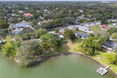 House in Miami, Florida 3 bedrooms, 196.21 sq.m. № 1976948 - photo 3