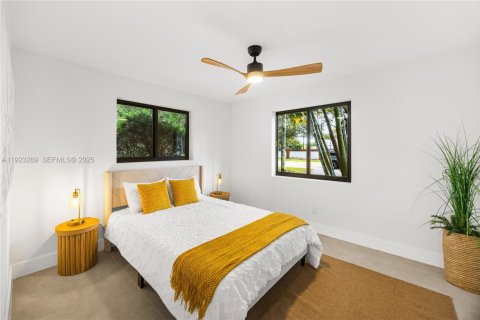 House in Miami, Florida 3 bedrooms, 196.21 sq.m. № 1976948 - photo 30