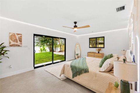House in Miami, Florida 3 bedrooms, 196.21 sq.m. № 1976948 - photo 26
