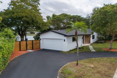 House in Miami, Florida 3 bedrooms, 196.21 sq.m. № 1976948 - photo 6