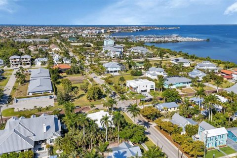 House in Punta Gorda, Florida 3 bedrooms, 135.27 sq.m. № 1884672 - photo 15
