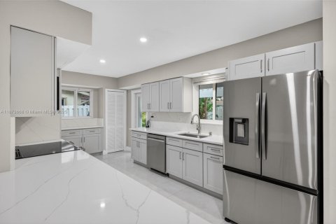 Casa en alquiler en Fort Lauderdale, Florida, 3 dormitorios, 159.79 m2 № 1898238 - foto 25