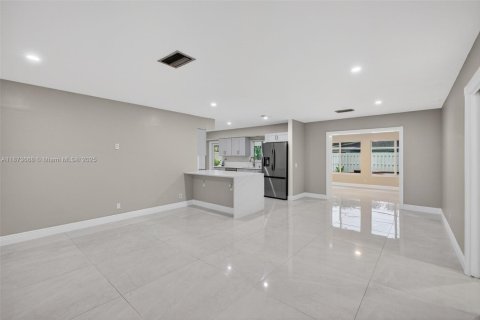 Casa en alquiler en Fort Lauderdale, Florida, 3 dormitorios, 159.79 m2 № 1898238 - foto 12