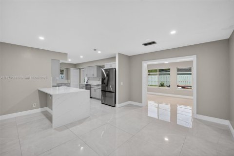 Casa en alquiler en Fort Lauderdale, Florida, 3 dormitorios, 159.79 m2 № 1898238 - foto 7