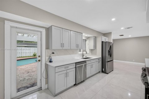 Casa en alquiler en Fort Lauderdale, Florida, 3 dormitorios, 159.79 m2 № 1898238 - foto 21
