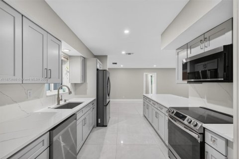Casa en alquiler en Fort Lauderdale, Florida, 3 dormitorios, 159.79 m2 № 1898238 - foto 22