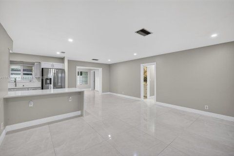 Casa en alquiler en Fort Lauderdale, Florida, 3 dormitorios, 159.79 m2 № 1898238 - foto 11