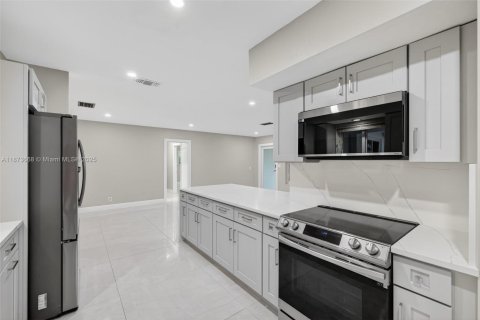 Casa en alquiler en Fort Lauderdale, Florida, 3 dormitorios, 159.79 m2 № 1898238 - foto 19