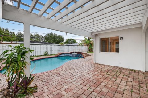 Casa en alquiler en Fort Lauderdale, Florida, 3 dormitorios, 159.79 m2 № 1898238 - foto 4