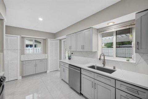 Casa en alquiler en Fort Lauderdale, Florida, 3 dormitorios, 159.79 m2 № 1898238 - foto 23