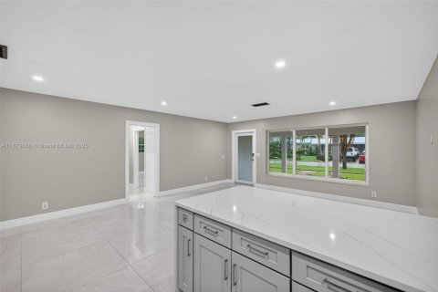 Casa en alquiler en Fort Lauderdale, Florida, 3 dormitorios, 159.79 m2 № 1898238 - foto 10