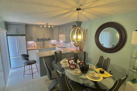 Townhouse in Lake Worth, Florida 2 bedrooms, 120.96 sq.m. № 2082176 - photo 6